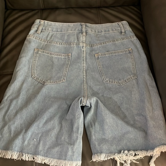 Ripped denim shorts - Picture 2 of 4